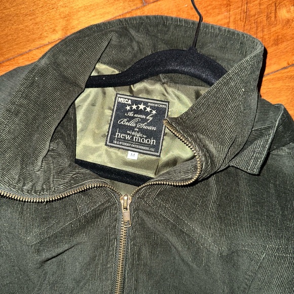 Medium - green corduroy jacket by Bella swan in Twilight New Moon movie - Picture 4 of 6